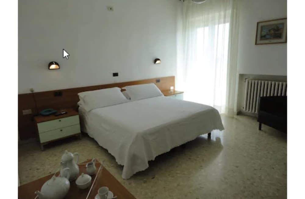 Hotel Riviera Μπάρι Εξωτερικό φωτογραφία
